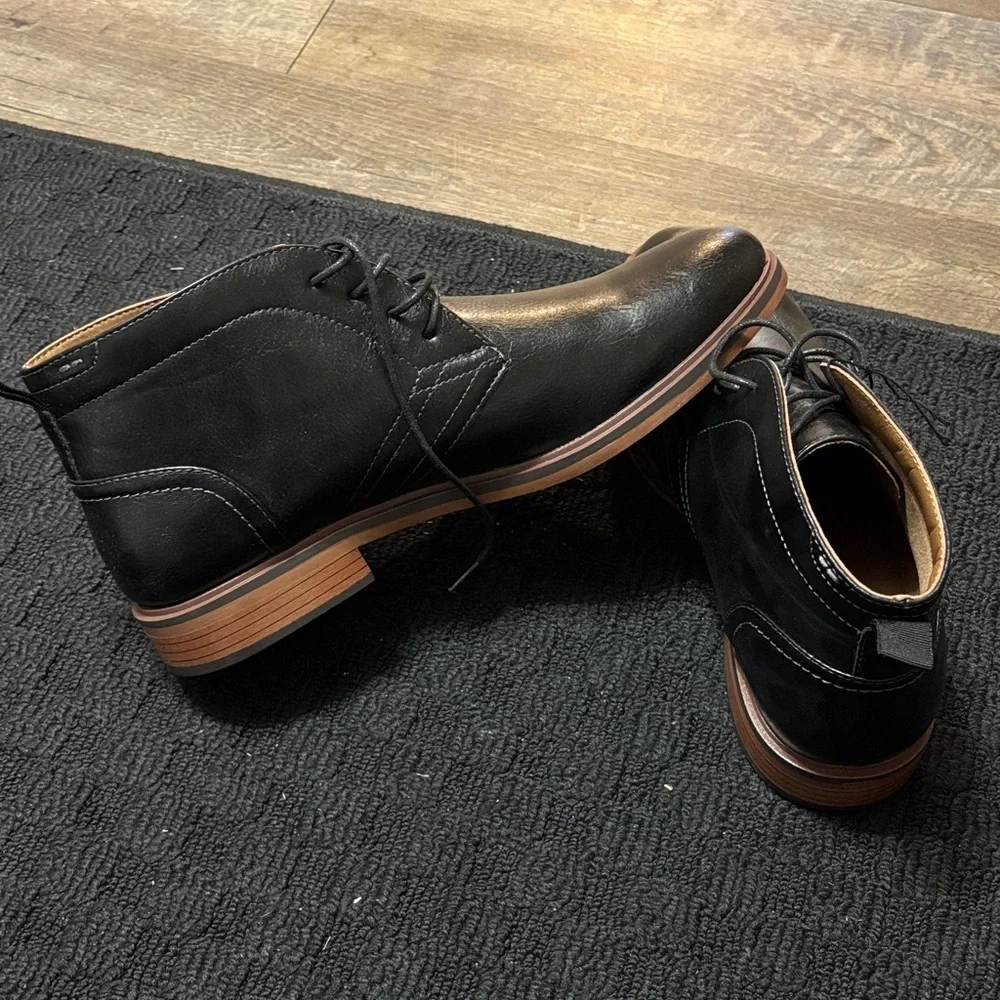 Classic Black Chukka Boots for Men - Picture 4 of 4